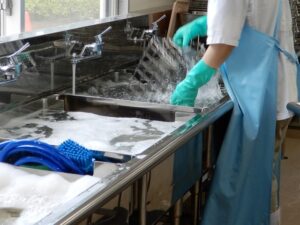 飲食店の厨房排水つまり原因と解決法を徹底解説