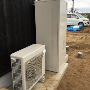 エコキュート下部の水漏れ原因と修理・費用の全知識