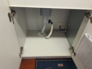 洗面所の床が濡れる原因一覧と自分でできる対処法