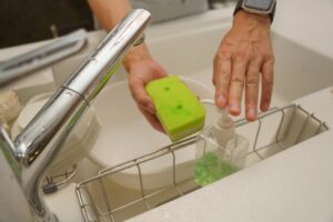 キッチン蛇口の浄水器を安全に取り外す方法と注意点