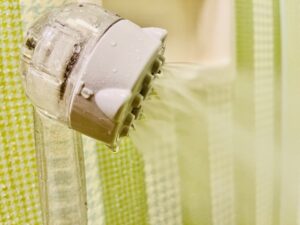 シャワーから水もお湯も出ない時の原因と対処法を徹底解説